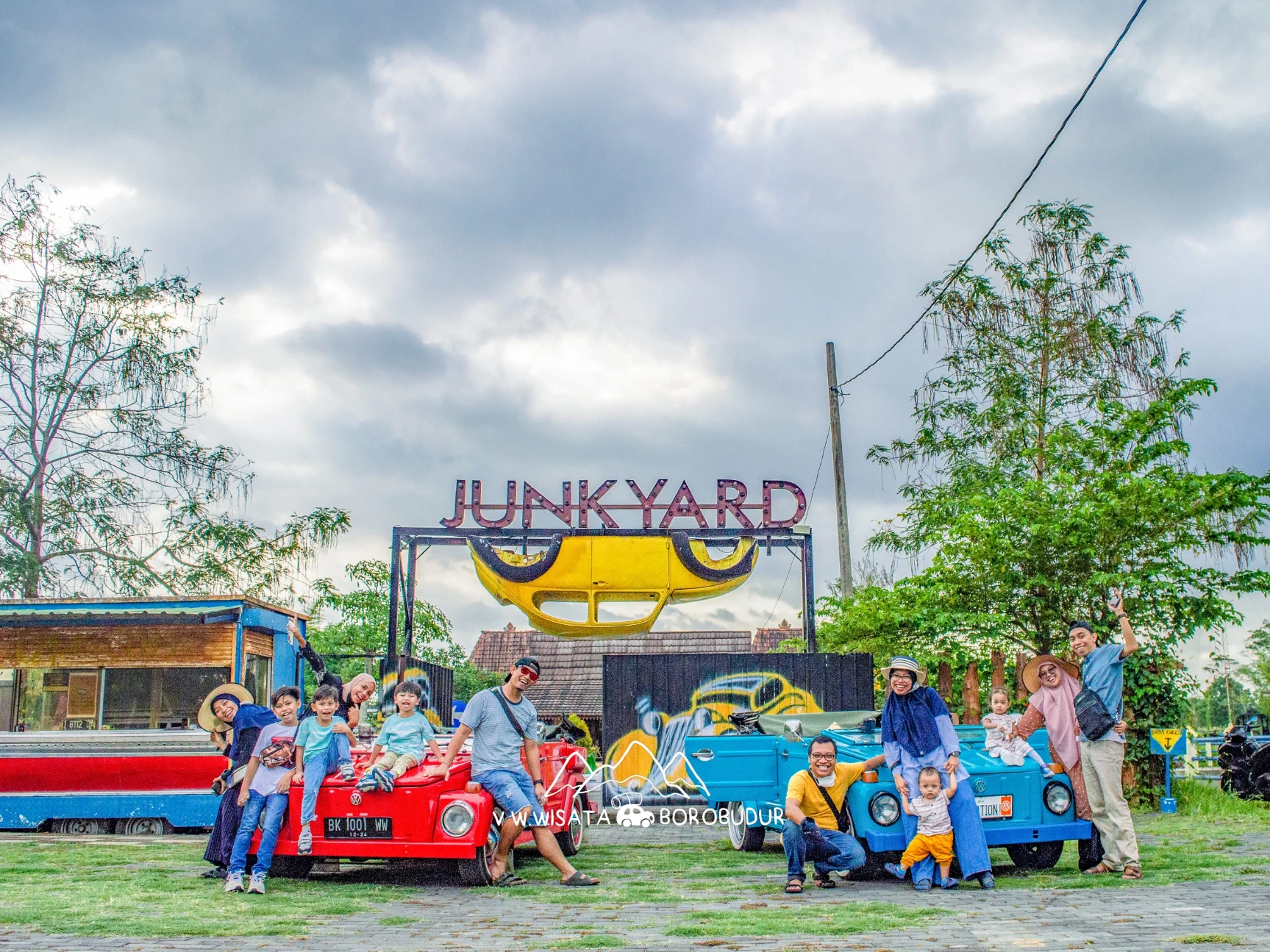 Foto ÷Junkyard Auto Park